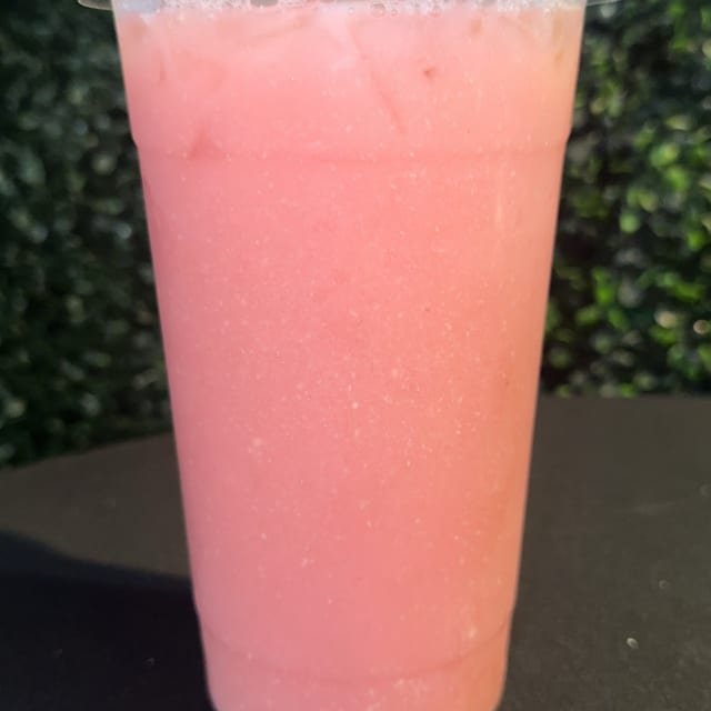 Strawberry Creme Pineapple Lemonade 32oz.